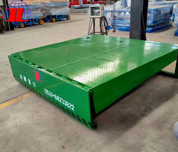 Fixed boarding bridge for platform